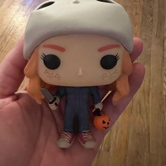 Funko Pop Stranger Things Exclusive Max Halloween Costume - Picture 2 of 12